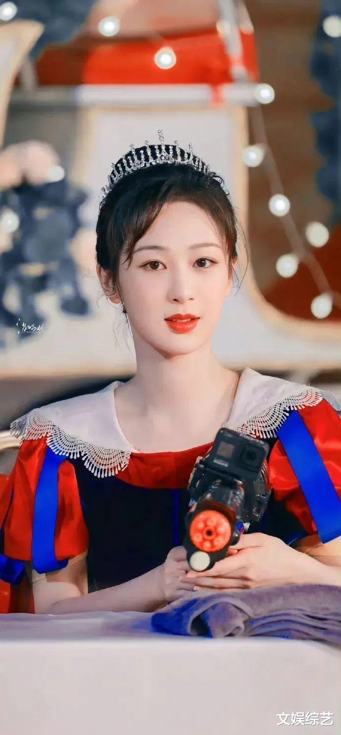 杨紫|杨紫身穿公主装出镜,高贵优雅的气质,下一秒就十分接地气
