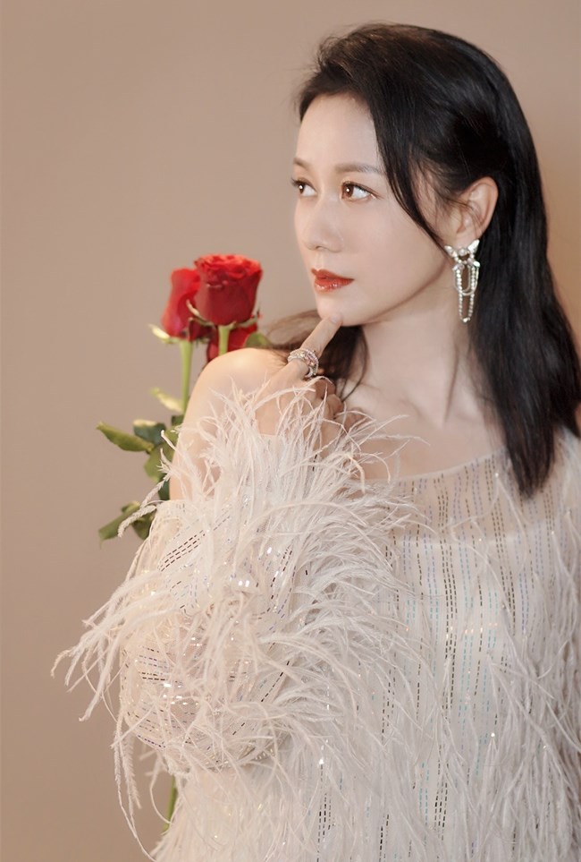 倪虹洁|43岁倪虹洁自曝离异，儿子归前夫抚养！新男友身份曝光是圈内人