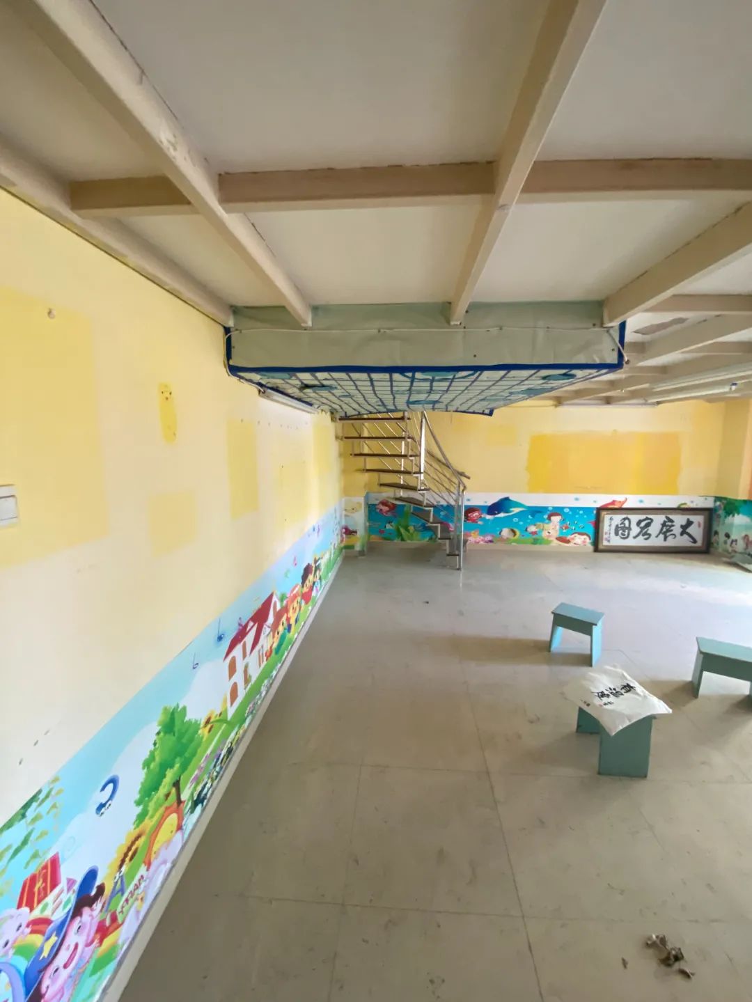 层高4米3,面积40㎡超旧学区房,改出两室一厅,带入户花园