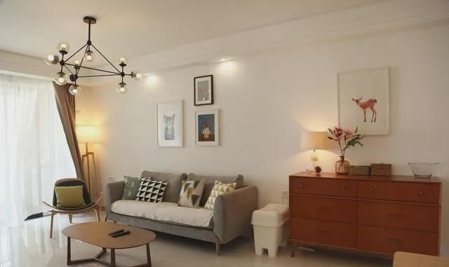 朋友晒新房,说装修就是要简单,我看后说住了三年你就要哭