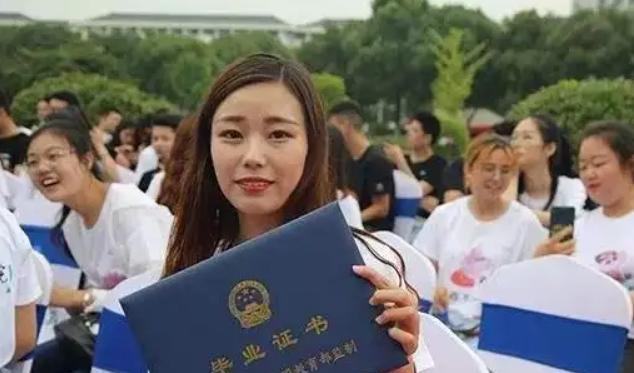 社保|本科生下厂拧螺丝“隐瞒”学历,并非扮猪吃老虎,实际原因很无奈