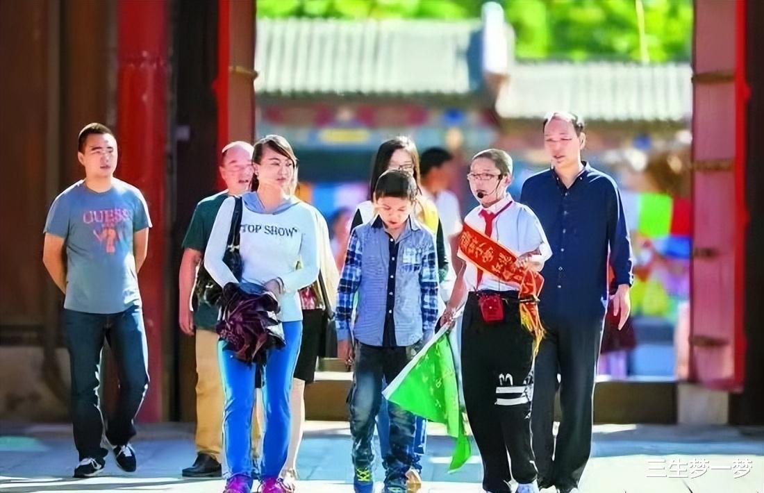 导游|外出跟团旅游,导游发牢骚:吃喝拉撒都是我,游客表示已花费9600