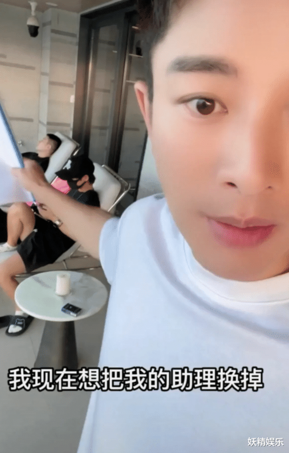 贾乃亮|贾乃亮晒视频激动喊话:我要换助理!晒出行程表,忙到凌晨休息2小时