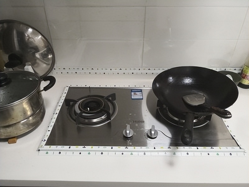 卫生间玻璃胶发霉怎么办?别用钢丝球擦,学会这招,立马变干净