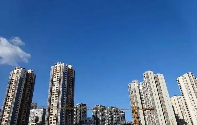 房价|比房价下跌更让人头疼的问题来了：商铺大量空置，满大街都是药店