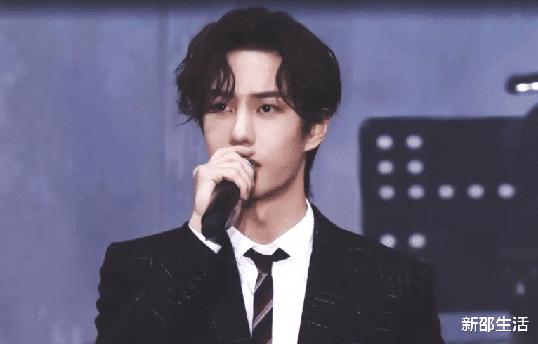 王一博|王一博再次被质疑整容，网友晒图对比，跟旧照相差太大