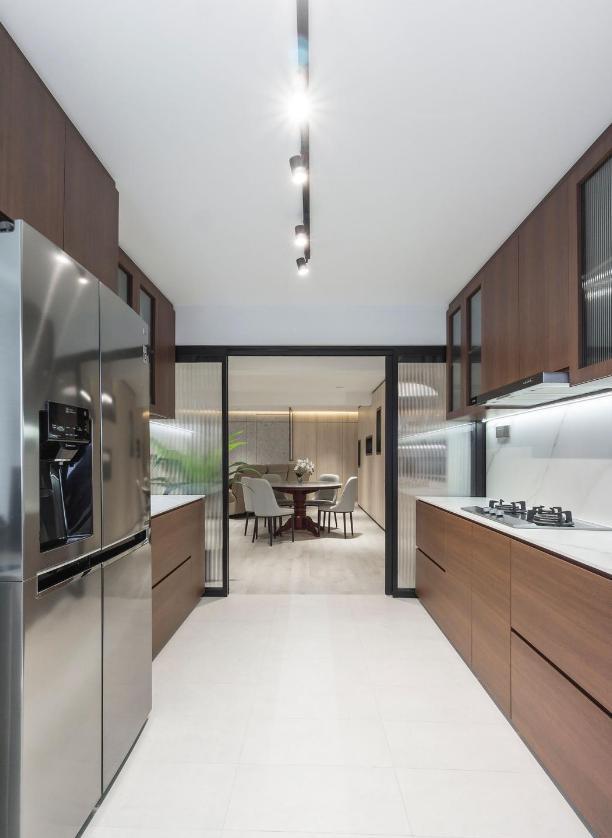 130㎡的房子,餐厅对面一整面墙多功能柜,我确定当初的决定没错