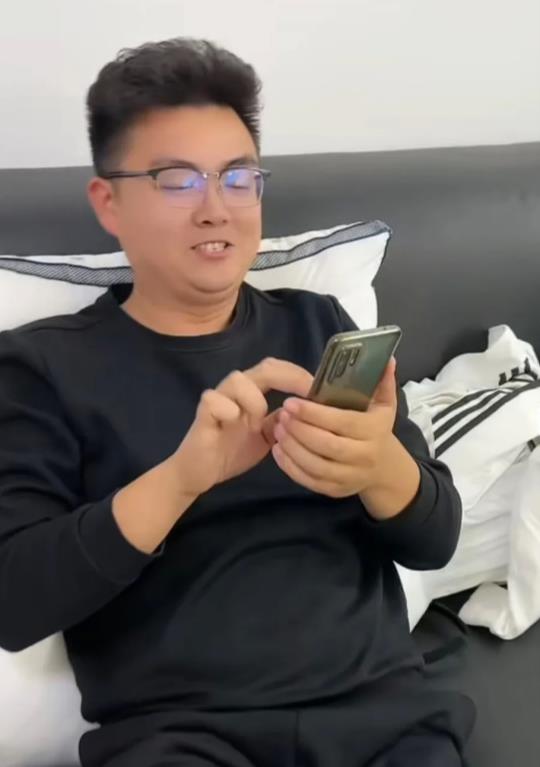 |田静遇网暴满腹委屈,网友曝田杜两家亲戚关系,熊磊晒婆婆陪楷楷