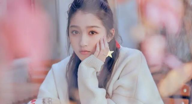 明星素颜|同样是素颜，欧阳娜娜、张子枫很一般，看到鞠婧祎：确定28岁？