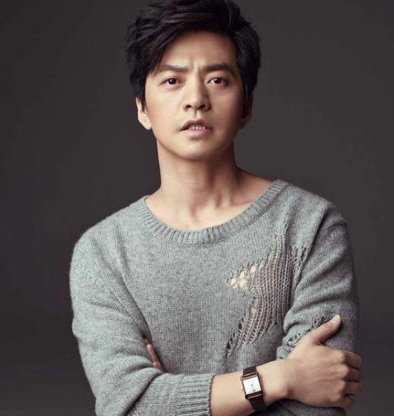 李健|她是清华女博士，因长相太美被发掘，三次拒绝进圈嫁歌手李健为妻