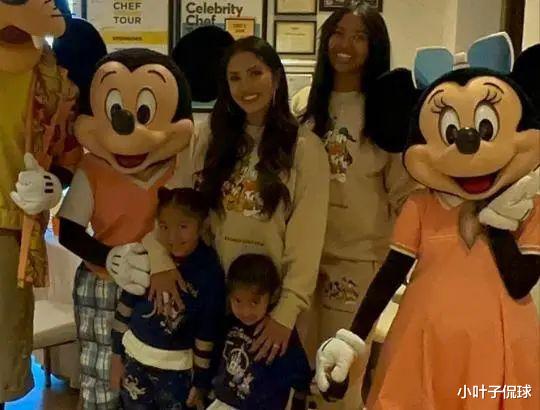 迪士尼|瓦妮莎带女儿游迪士尼，40岁科嫂明显瘦了，身材不输卡戴珊好美
