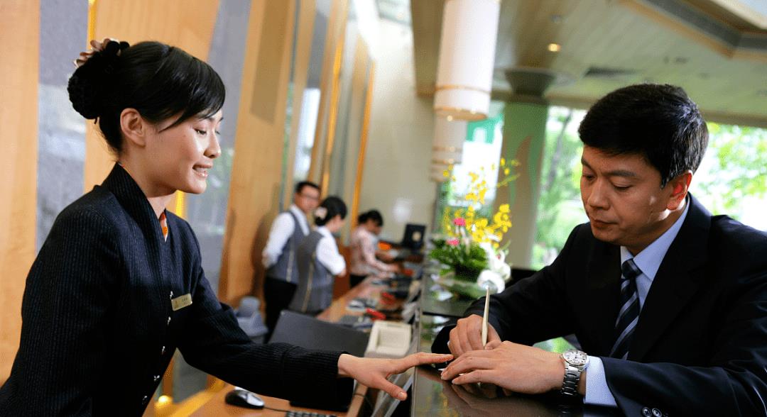 异性开房不是夫妻，而且只登记了一人信息，被查到会怎么样？