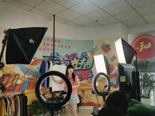 岳阳|湖南岳阳：专业专家授课助推电商发展