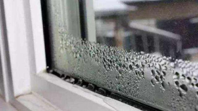 窗户呼呼灌冷风，学会这几招，省钱保暖还实用！