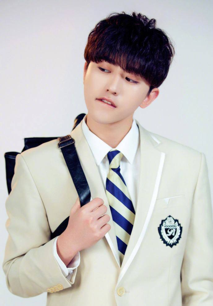 明星|从韩国归来的两位明星，学历都不高，如今都是顶流