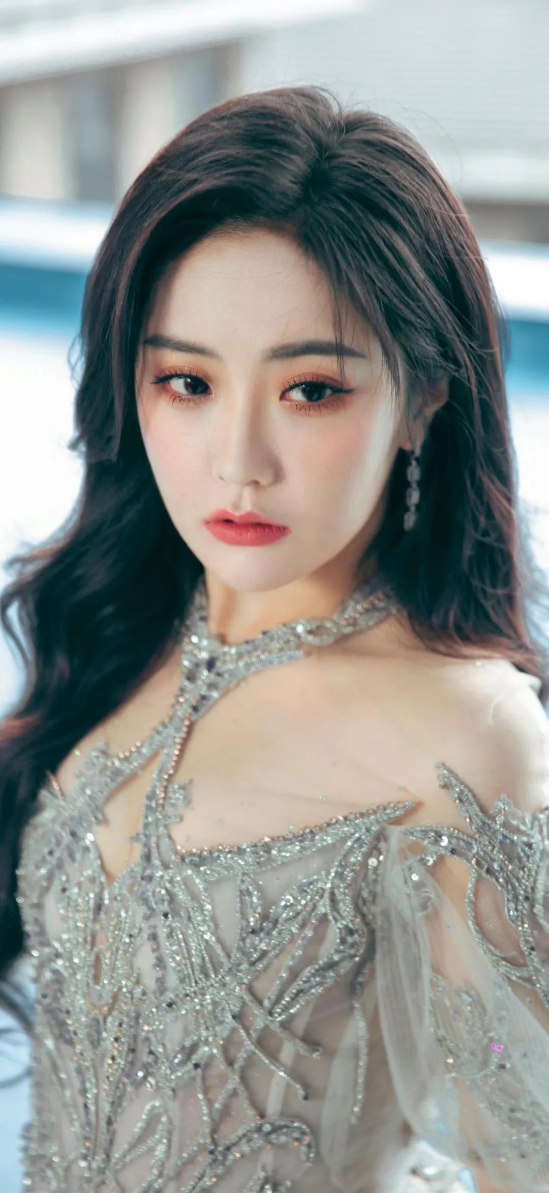 王艺瑾|王艺瑾，笑容甜美可人的“甜美系”女神！