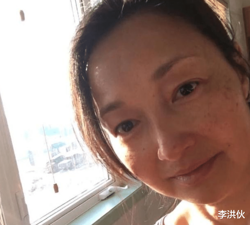 李绮红|“最美郭襄”李绮红现状，满脸褐斑样貌大变，本人承认已到更年期