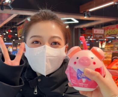 主持人|“国民闺女”冯琳，从领诵员到卫视春晚主持人，她的进步肉眼可见