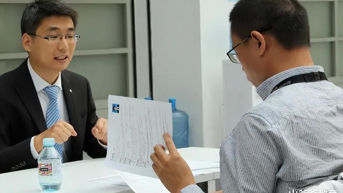 退休|韦东奕的“极简风简历”火了，只有4行字，果然浓缩的才是精华