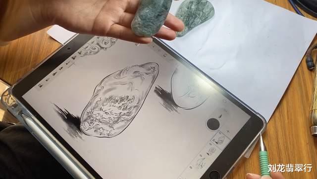 翡翠|玉石记：300克的石头价值15个达不溜，比金子还贵的翡翠