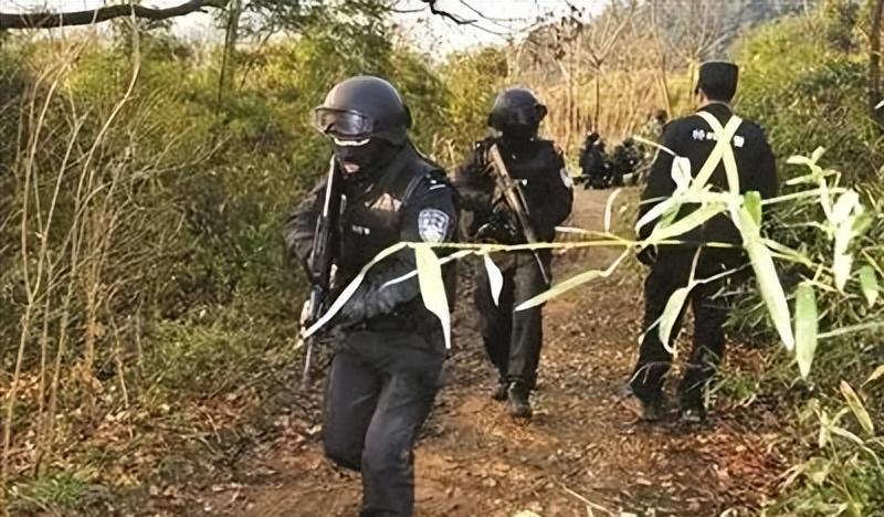 丈夫行为怪异藏女子照片,2006年妻子才知:他是隐藏10年的杀人犯