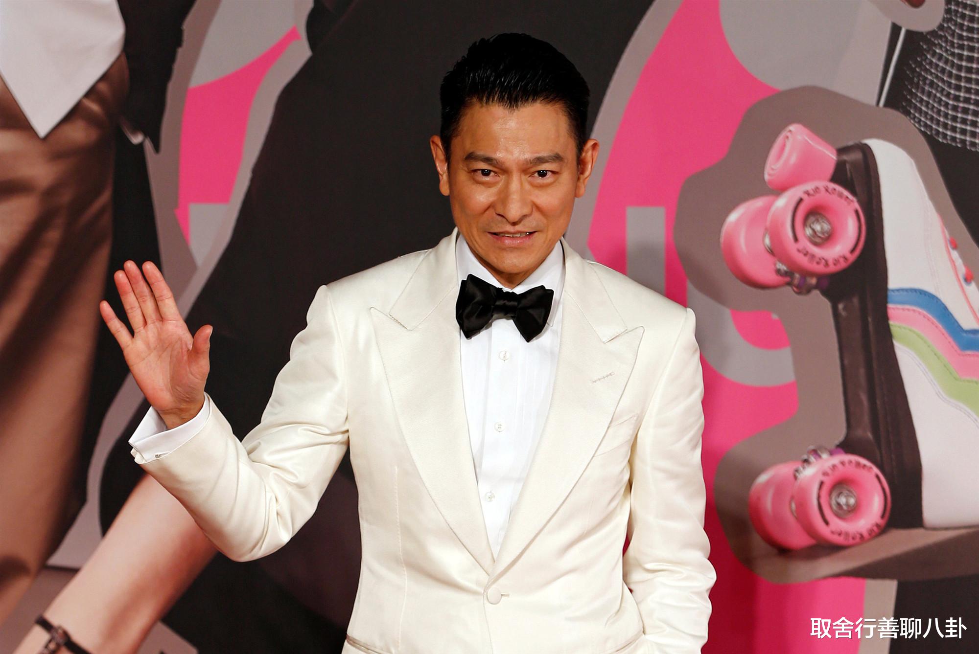 潘粤明|刘德华再演失儿老父亲，被性感女网红强抱，其做法引起热议