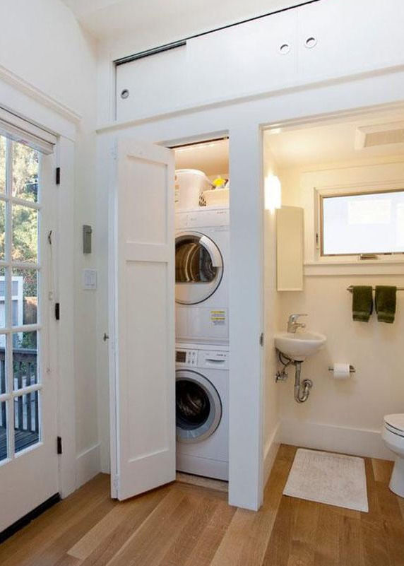 阳台洗衣区别露外面了,聪明人都加了这扇门,比谷仓门还省空间