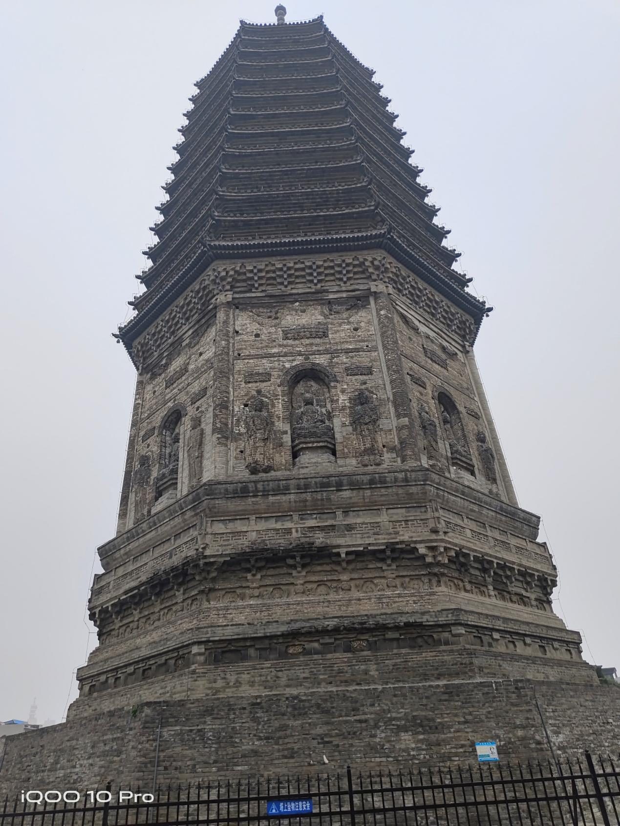 传感器|200W超快闪充舍我其谁?iQOO 10 Pro深度测评