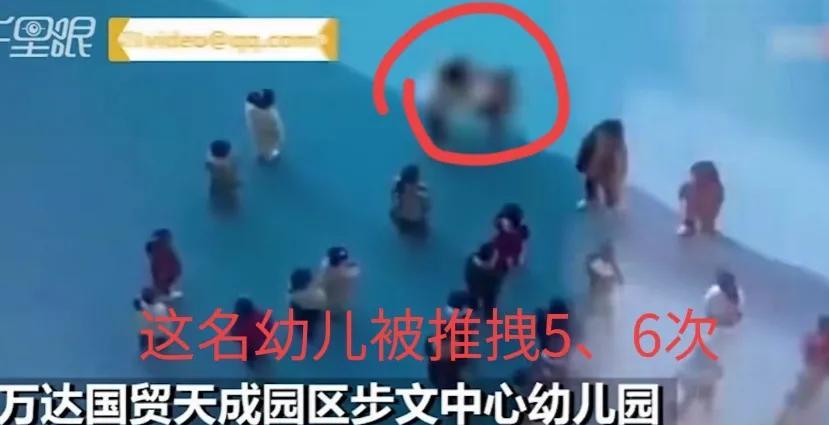 教师|福建漳州一幼师暴力拖拽幼童，师德何在？