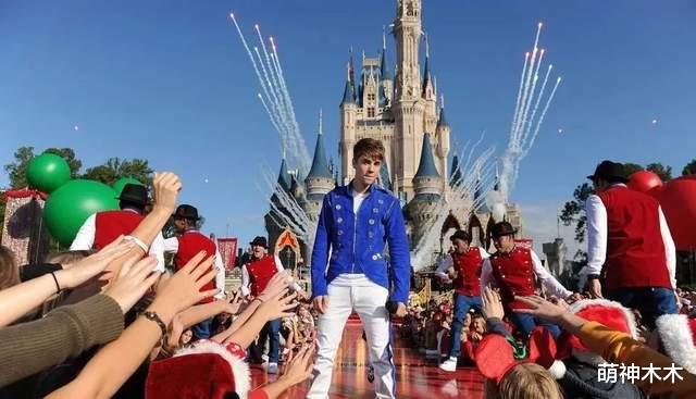 贾斯汀·比伯|素质堪忧！比伯高尔夫球场随地小便不洗手，曾在雪地尿出名字缩写