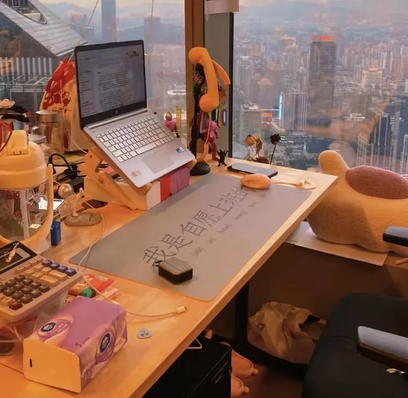 买不起房的打工人,开始沉迷于装修工位