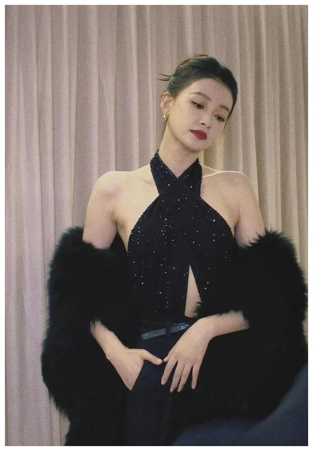 孙怡|恢复单身的孙怡越来越美了，可清新时尚也可性感女人味