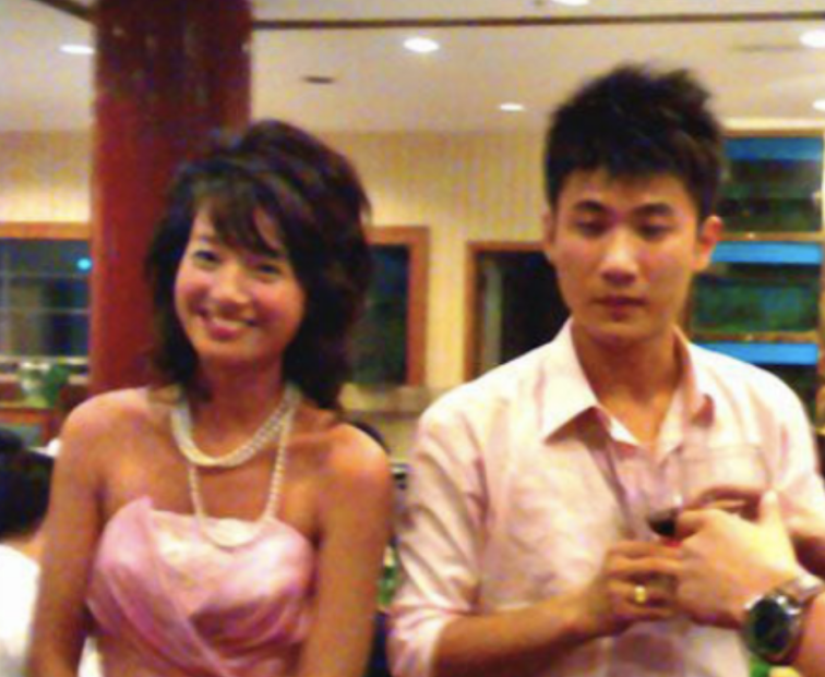 朱丹|朱丹嫁给周一围:婚后有爱也有泪,4年生2娃,在卑微中幸福