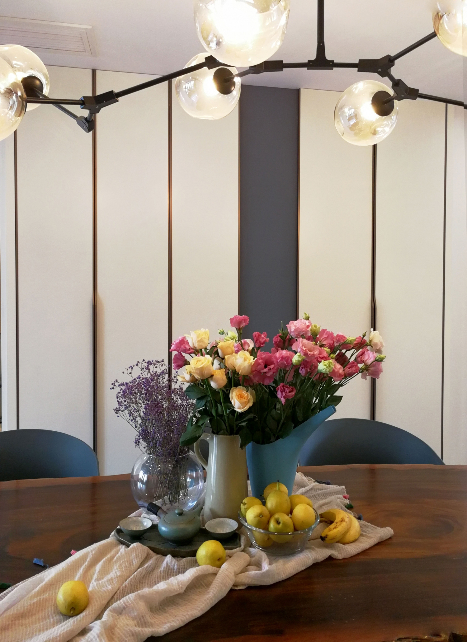 75平现代风二居室清新明快,羊驼型凳子给这个家增添一些亮点