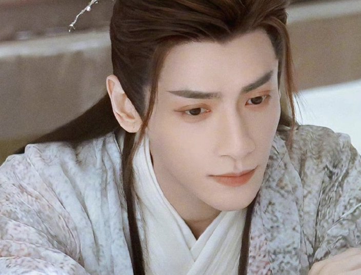 陈紫函|《月歌行》大火：躲过了徐璐，我却被47岁特别出演给惊艳了