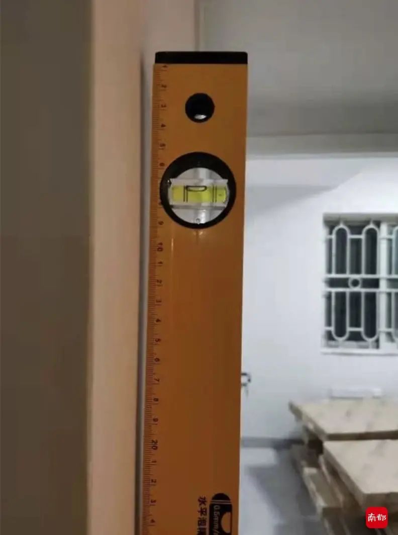 扎心!她花10多万元装修,墙竟歪了