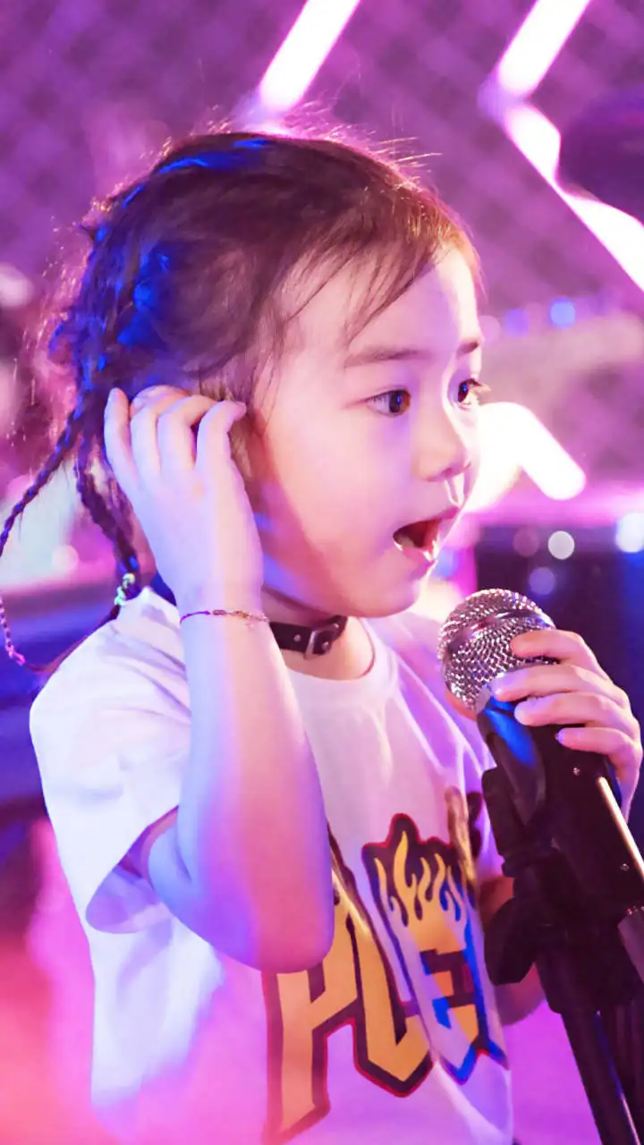 戚薇|“医学奇迹”lucky：疑怀孕5月就出生，爆红后第一个打脸戚薇李承