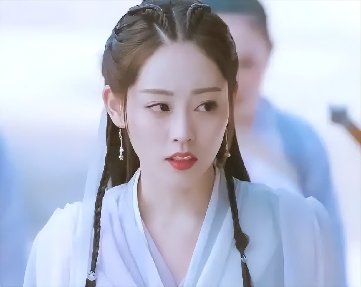 杨幂|杨幂旗下李溪芮离开嘉行后出行靠打的 对比其他三朵金花让人唏嘘