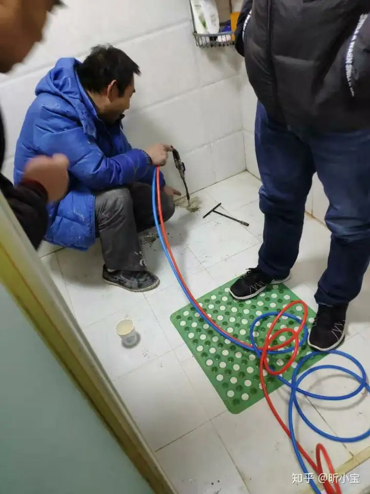 卫生间防水补漏被收费9000多,13岁孩子一句话揭露骗局