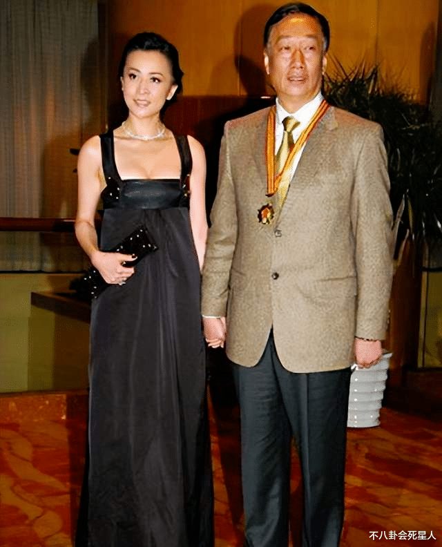 许晋亨|港台“女星狙击手”富豪?现状:坐轮椅,至今未婚,72岁还想追4胎