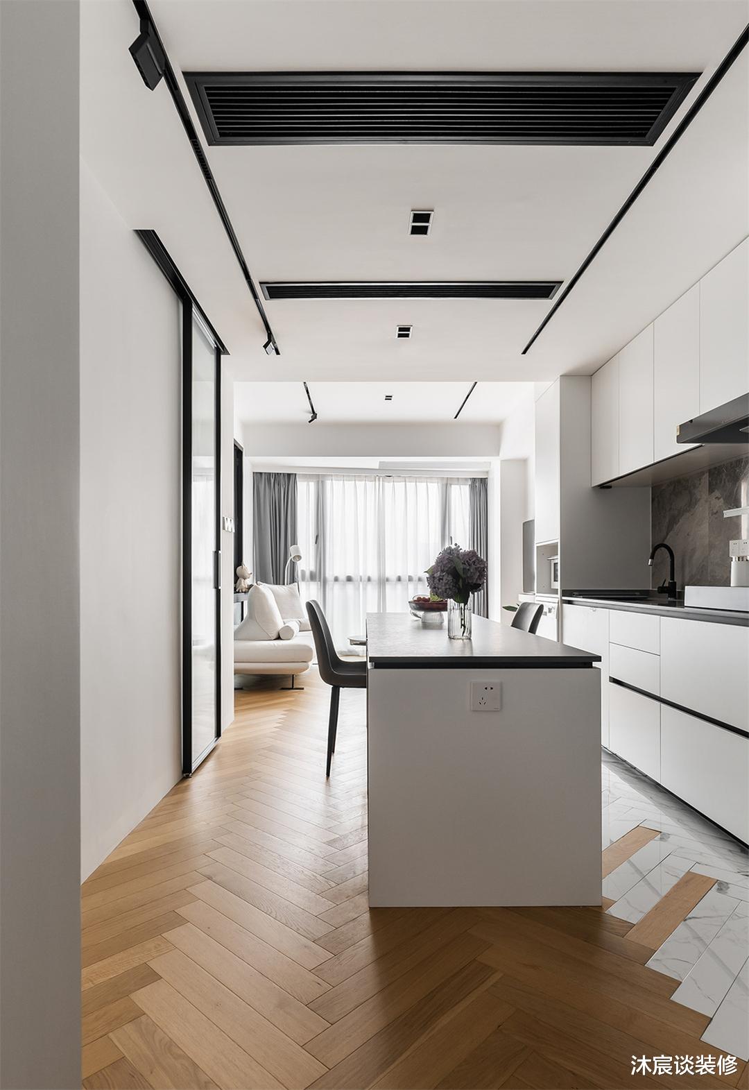 80㎡女白领的独居空间，现代黑白灰的简约设计，时尚高级有质感