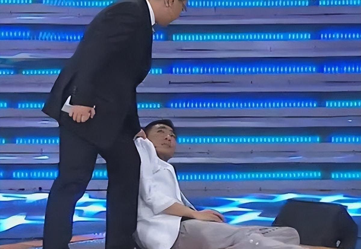 大学生|“央视名嘴”张绍刚:走到今天这个地步,怪不得别人