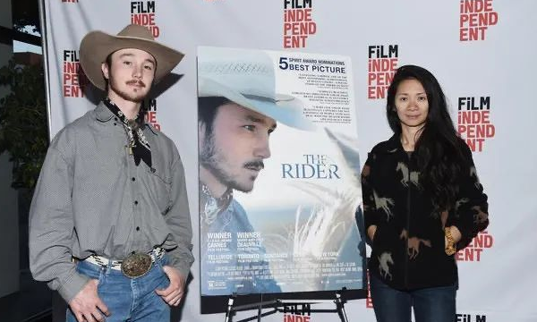 永恒族|口碑票房双扑街，全球4亿票房的《永恒族》，到底干了啥