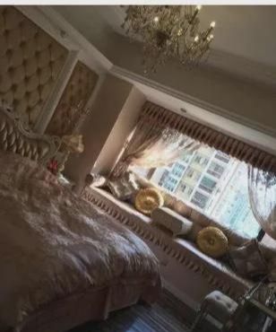 父母花100万给弟弟装修婚房，装修超豪华，窗帘简直亮瞎眼！