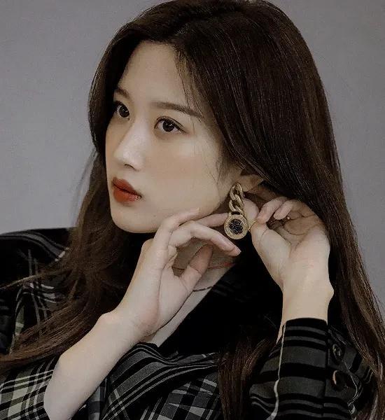 文佳煐|韩国女明星身材也太内卷了，文佳煐小腿比手臂还细