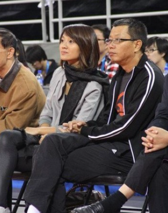 朱丹|朱丹嫁给周一围:婚后有爱也有泪,4年生2娃,在卑微中幸福