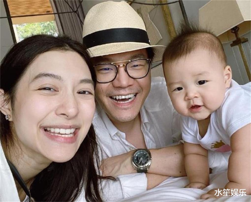 董洁|泰星Mew晒一家三口合照,手上大钻戒超抢镜,女儿神似豪门老公