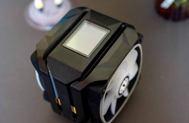 苹果|散热器上看电影,这是什么神操作?自带显示屏的泽洛幻瞳风冷 散热器