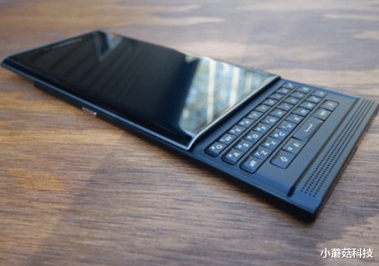 黑莓手机|2022年首个倒下：全球第3大系统终止服务，部分专利卖给了华为！