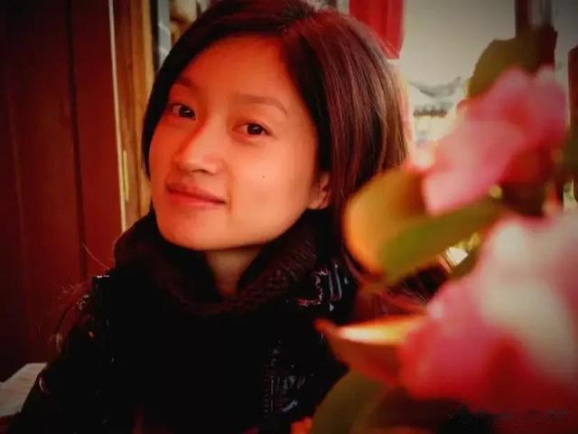 行尸走肉|朱亚文沈佳妮:从一见钟情到人间烟火,活成了演艺圈的模范夫妻